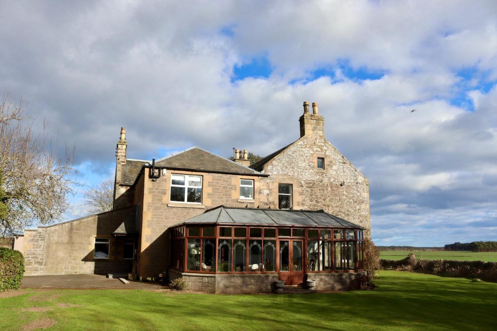 Vicarsford Farmhouse With Hot Tub Leuchars Exterior photo
